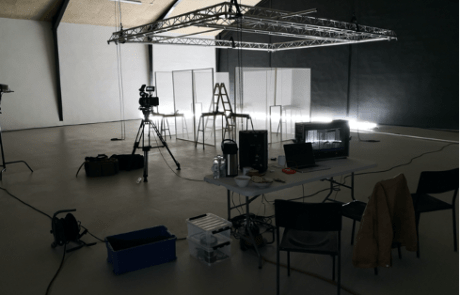 Leje af stort studie, samt konstruktion af rekvisitter til filmproducenter